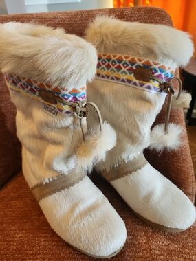 Vtg Tecnica Goat Hair Apres Skiboots Aztec Navajo Italy 70-80's Size 6.5 Poms